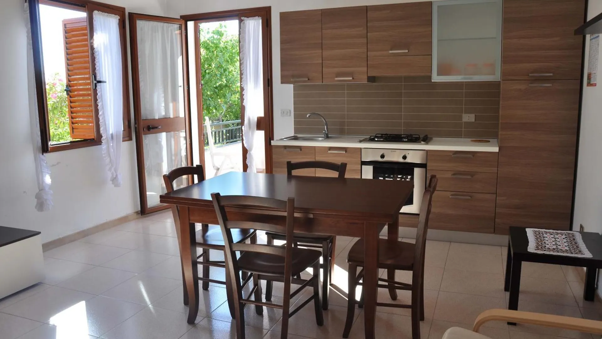 Appartamento In Villa Panoramica Iun R9515 contacts